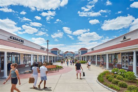 Wrentham Village Premium Outlets (156 stores).